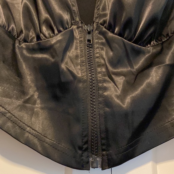 NWT Misguided “Tall” Zip Front Long Pff Sleeve Cropped Blouse | Size 6 - Picture 3 of 9